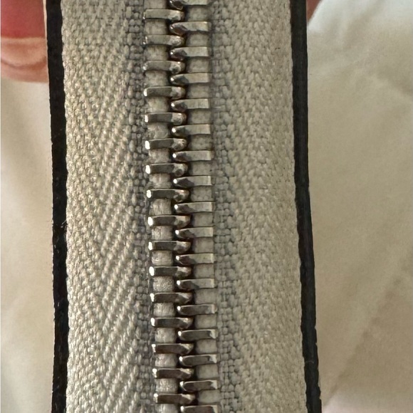 Make an offer!!  Authentic Gucci Multicolor Star Pattern Wallet Preloved - Picture 10 of 14